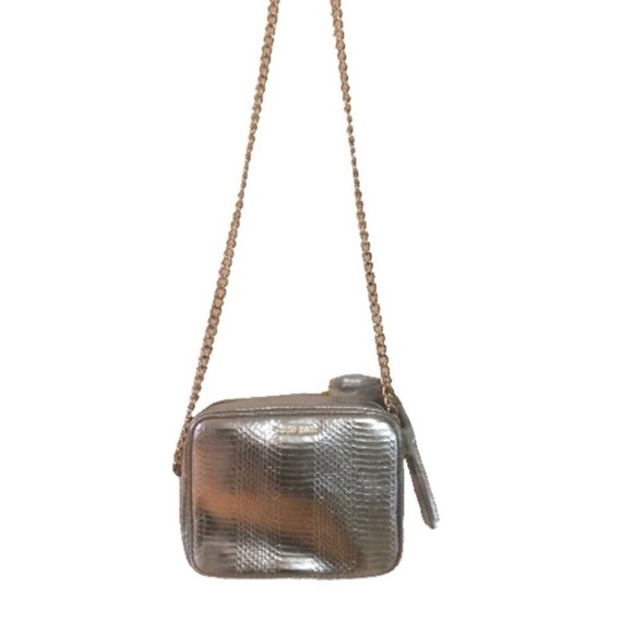 🆕🔥VICTORIA SECRETS GORGEOUS&CHIC GOLD CHAIN SILVER/REPTILE TEXTURE CROSSBODY - Picture 8 of 11